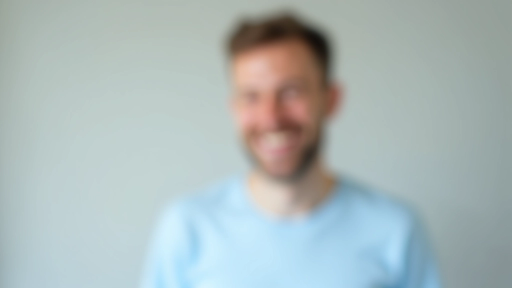 Muž ve věku 35 let, oblečený v modrém tričku, s vděčným úsměvem při poslouchání hudby přes sluchátka, portrét z hrudníku, jednoduchý bílý pozadí